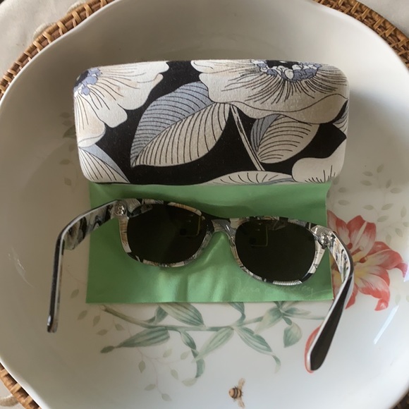 🌻SALE🌻 Sun shades - Picture 4 of 5